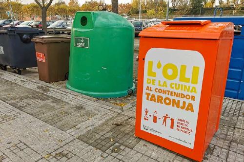 L'Ajuntament i el Consorci de Residus del Vallès Occidental instal·len sis nous contenidors de recollida d'oli de cuina 