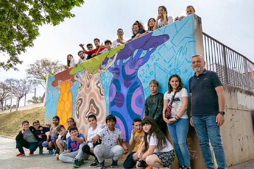Els infants del PAE creen un mural a l’Escola Bressol L’Espiga
